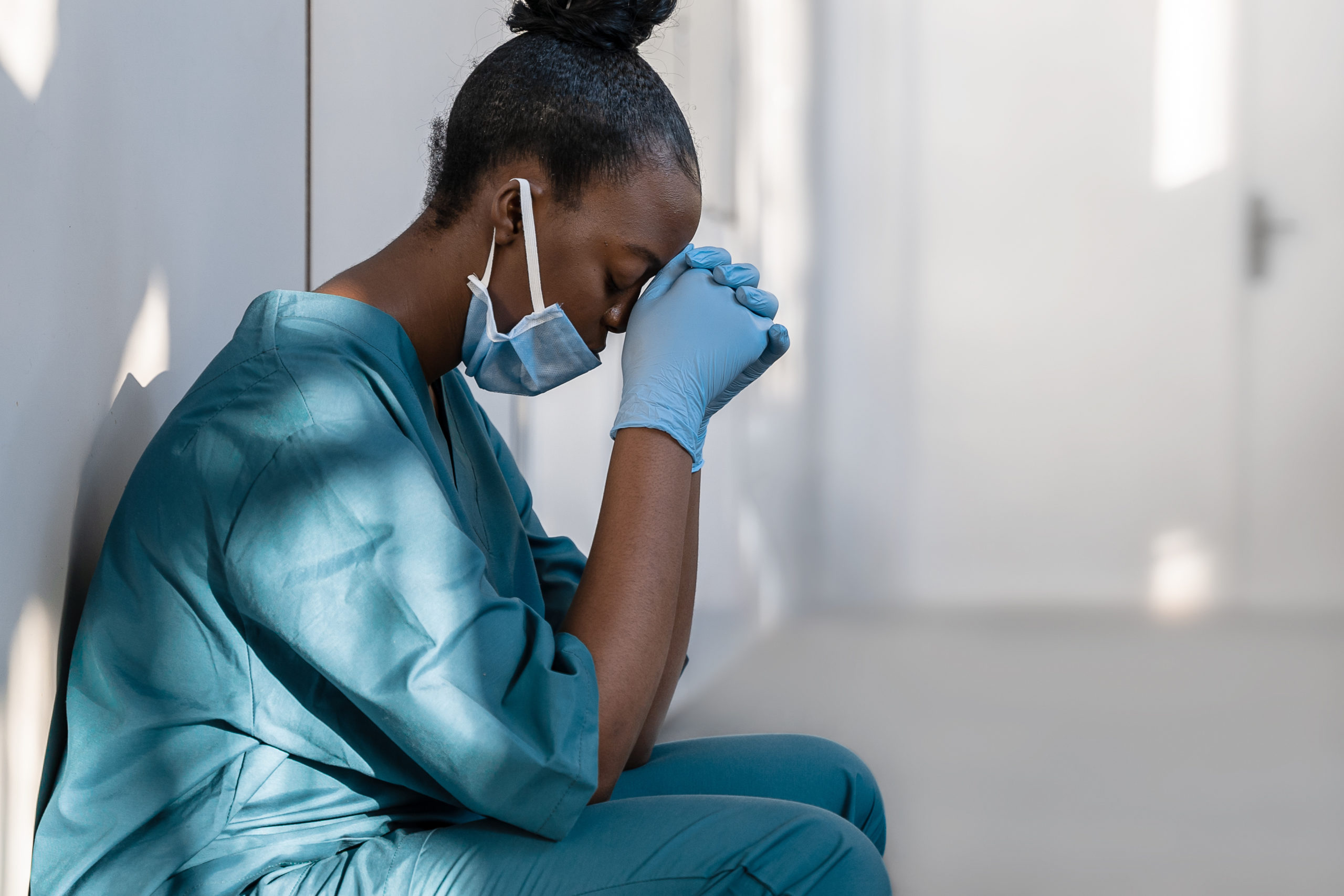 1 in 12 health care workers experienced PTSD during pandemic, research finds