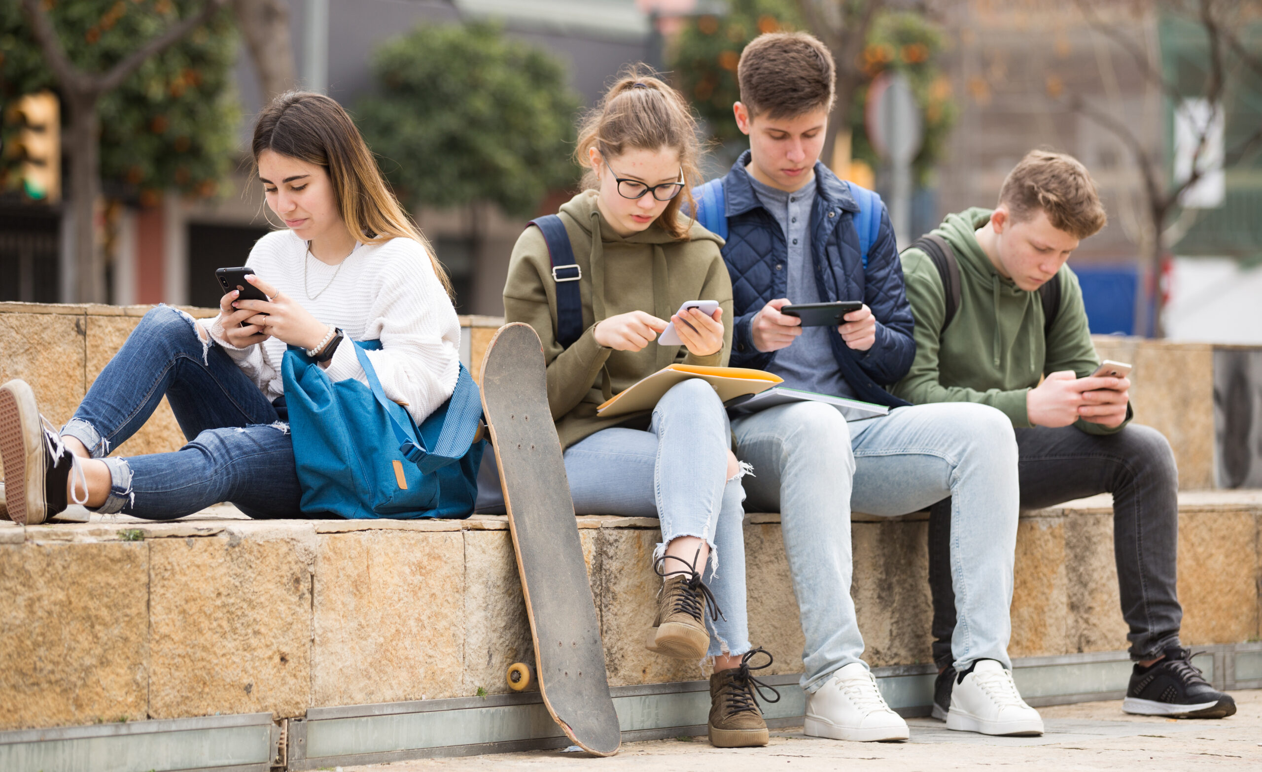 Problematic smartphone use in teens linked to anxiety and depression, studies find